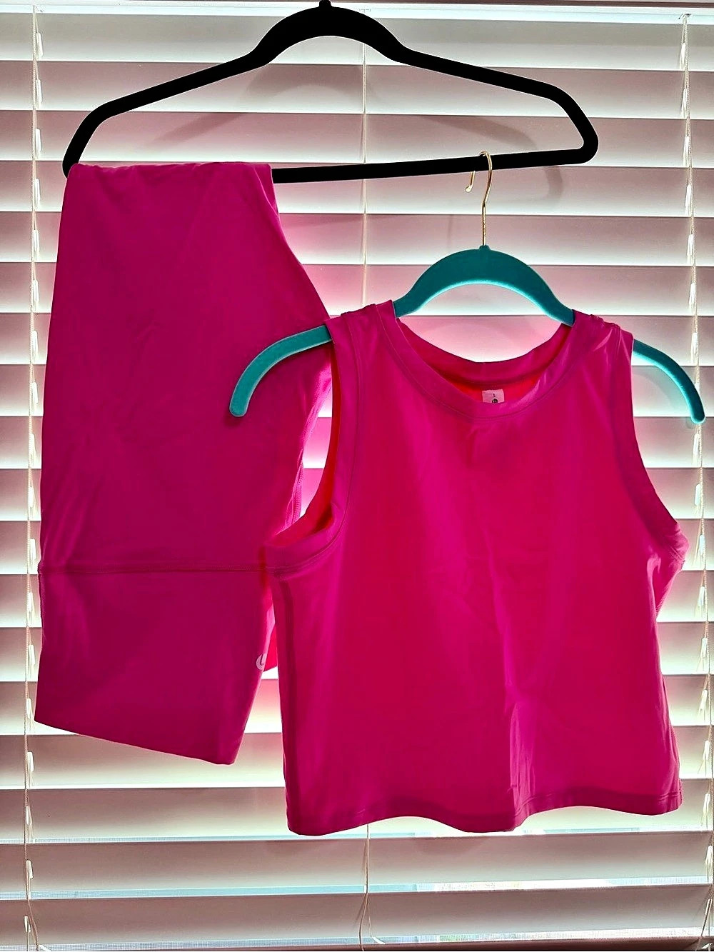 HeyNuts Pink Athletic Set Like New